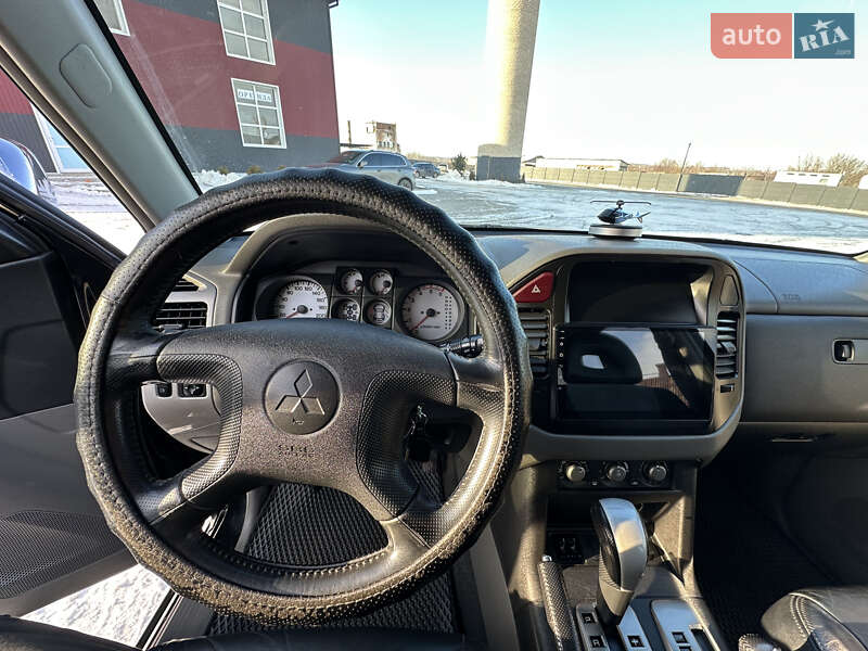 Позашляховик / Кросовер Mitsubishi Pajero 2005 в Дубні