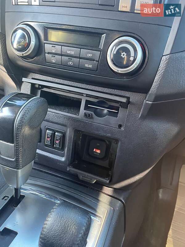 Внедорожник / Кроссовер Mitsubishi Pajero 2010 в Шостке