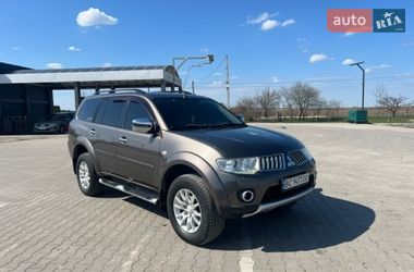 Внедорожник / Кроссовер Mitsubishi Pajero 2011 в Радехове