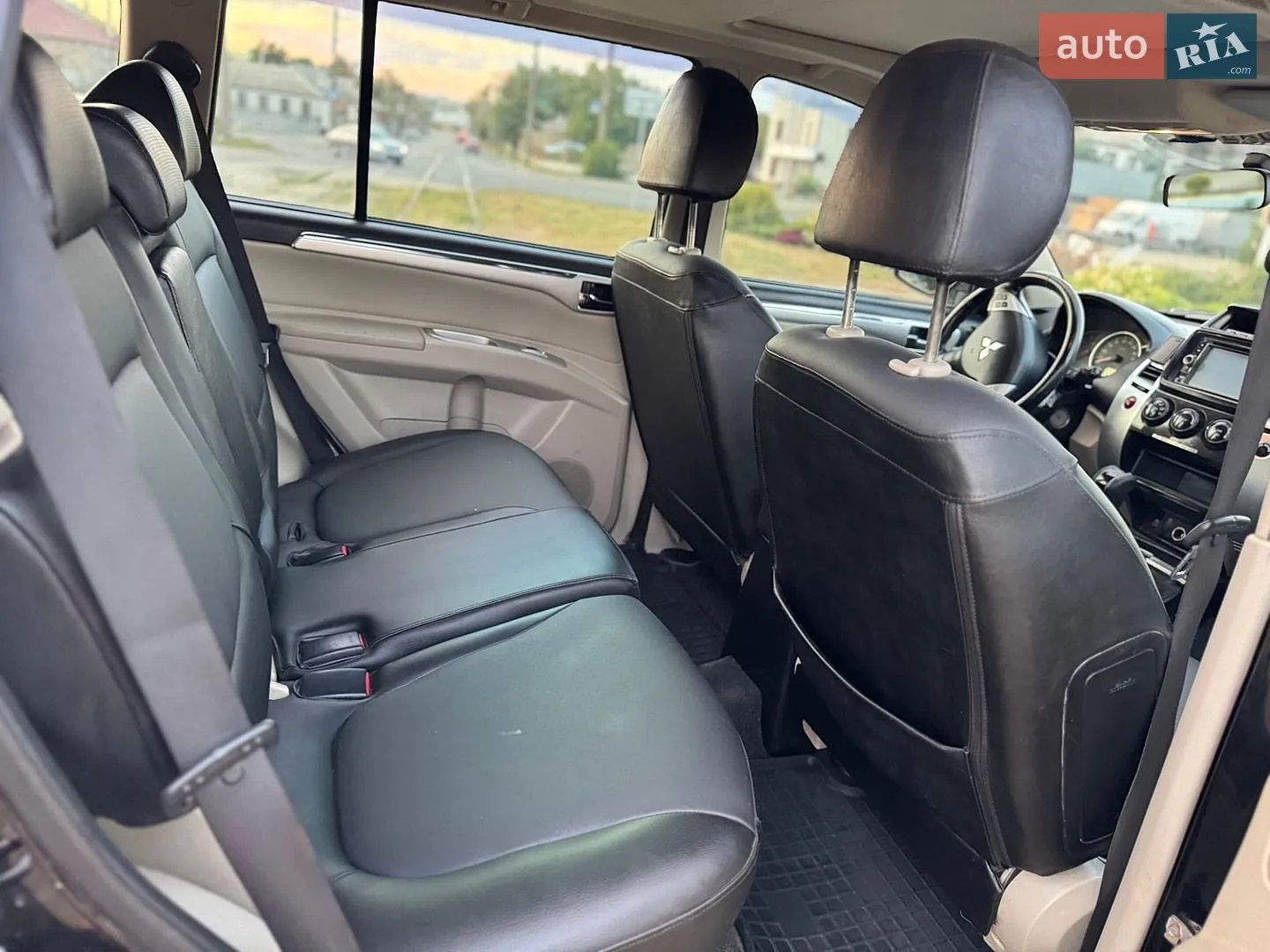 2010 Mitsubishi Pajero - мініатюра 13