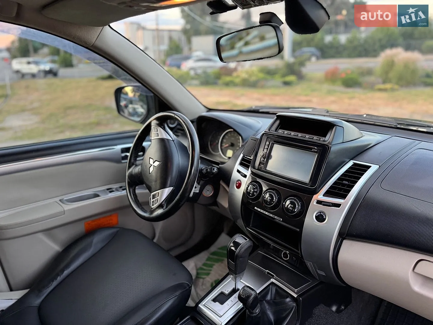 2010 Mitsubishi Pajero - мініатюра 15