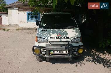 Минивэн Mitsubishi Space Gear 1999 в Хороле