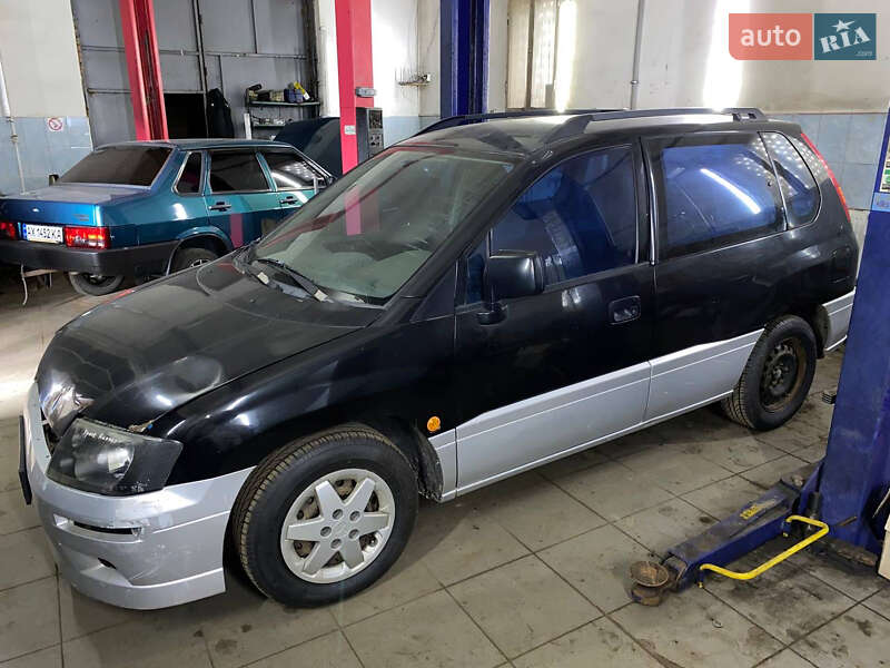 Mitsubishi Space Runner 1999
