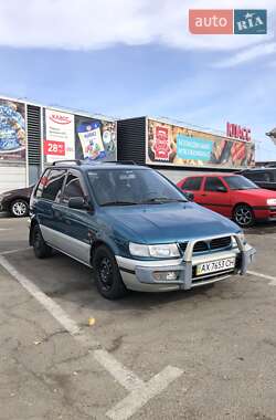 Минивэн Mitsubishi Space Runner 1996 в 