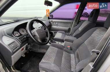 Минивэн Mitsubishi Space Runner 1992 в 