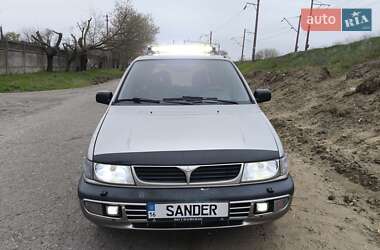 Минивэн Mitsubishi Space Runner 1992 в 