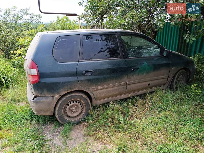 Mitsubishi Space Star 2000