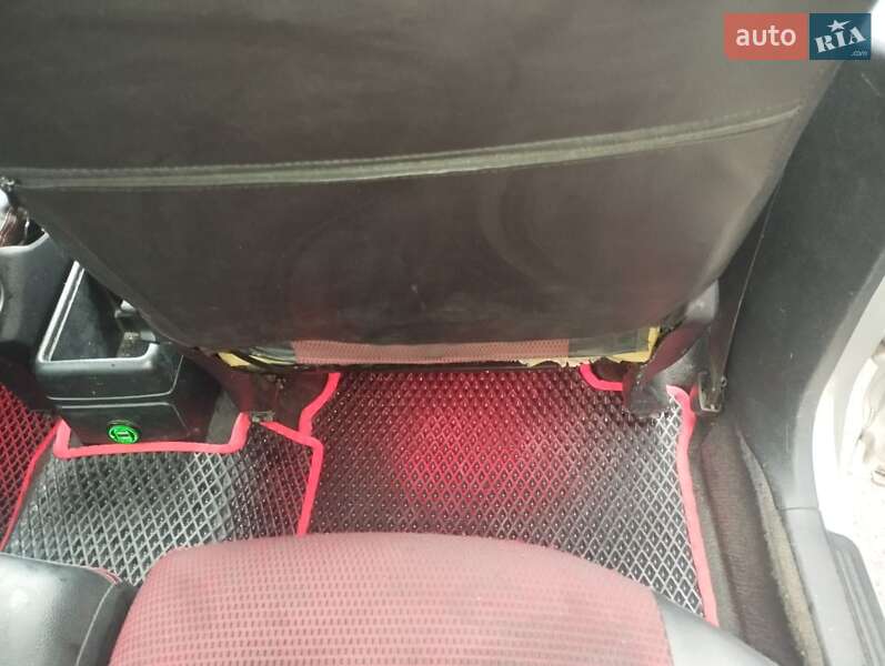 Мінівен Mitsubishi Space Star 2004 в Києві фото 15 Мінівен Mitsubishi Space Star 2004 в Києві