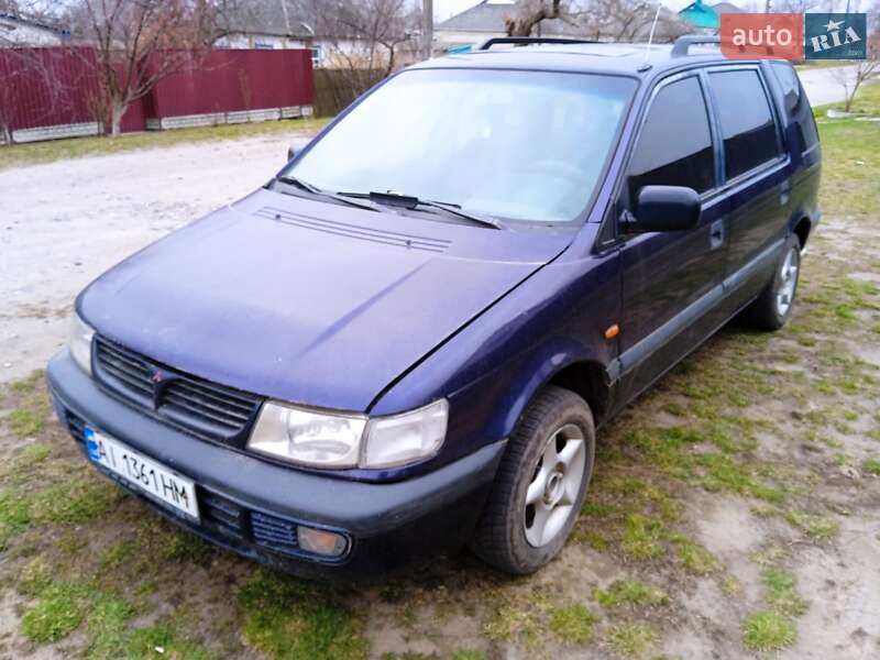 Минивэн Mitsubishi Space Wagon 1996 в 