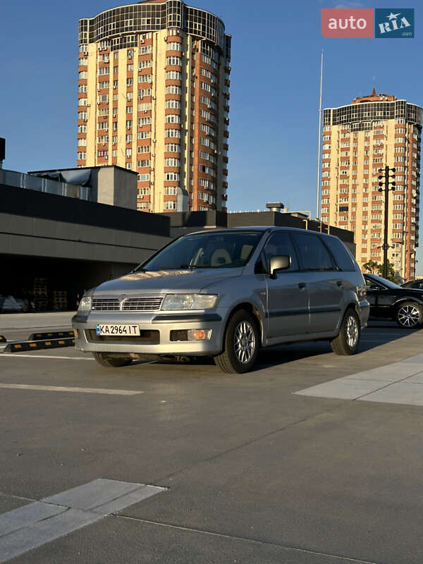 Mitsubishi Space Wagon 2003