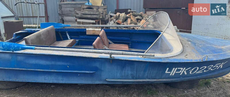 Лодка МКМ Херсонка 1987 в Черкассах