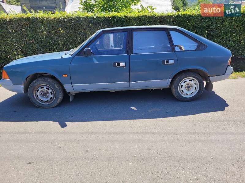 Хэтчбек Москвич/АЗЛК 2141 1991 в Косове фото 2 Хэтчбек Москвич/АЗЛК 2141 1991 в Косове