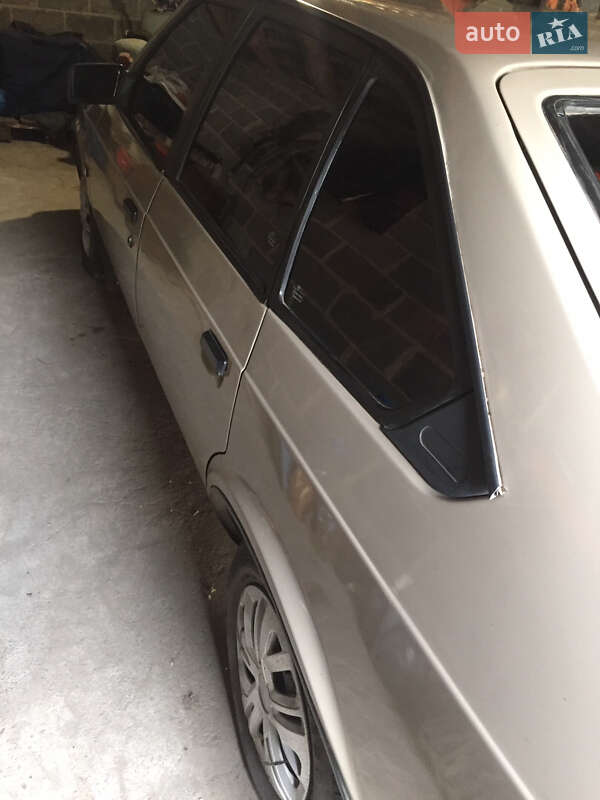 Хэтчбек Москвич/АЗЛК 2141 1991 в Кривом Роге фото 3 Хэтчбек Москвич/АЗЛК 2141 1991 в Кривом Роге