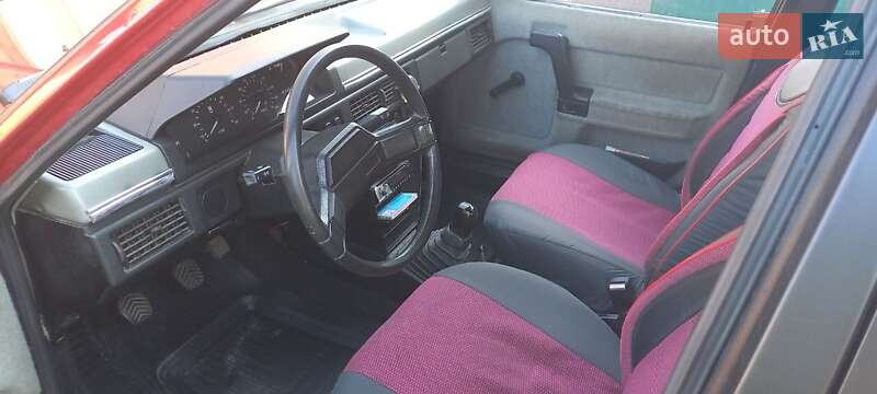 Хэтчбек Москвич/АЗЛК 2141 1992 в Ружине фото 4 Хэтчбек Москвич/АЗЛК 2141 1992 в Ружине