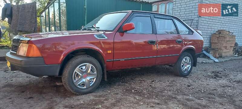 Хэтчбек Москвич/АЗЛК 2141 1992 в Ружине фото Хэтчбек Москвич/АЗЛК 2141 1992 в Ружине