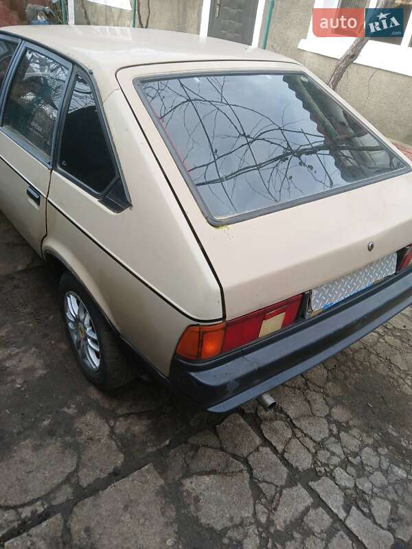 Хэтчбек Москвич/АЗЛК 2141 1990 в Новоборисовке