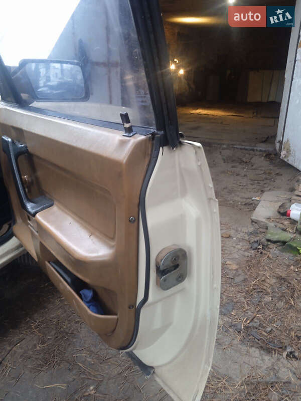 Хетчбек Москвич/АЗЛК 2141 1990 в Львові