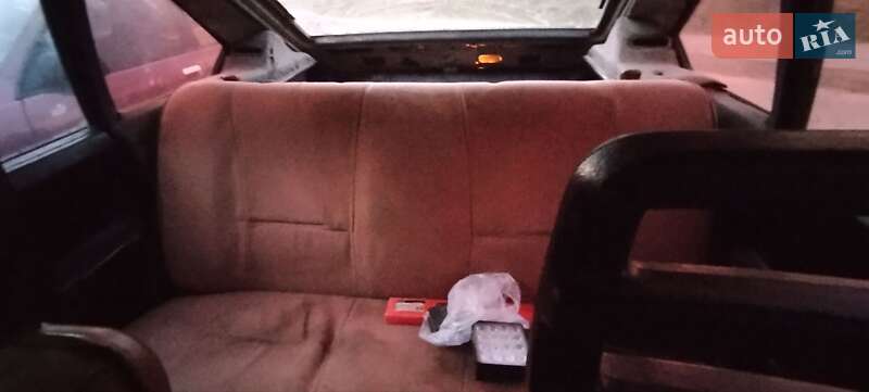 Хетчбек Москвич/АЗЛК 2141 1994 в Вараші