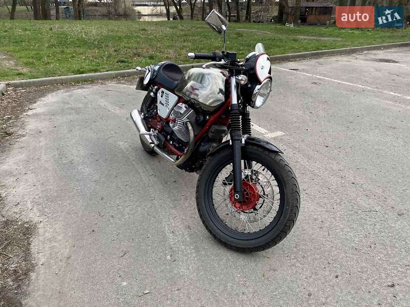 Кафе рейсер Moto Guzzi V7 Racer 2011 в Киеве