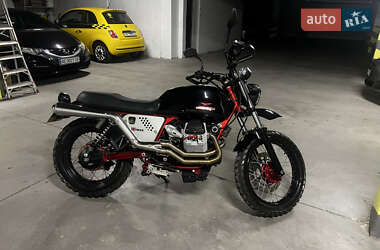 Скремблер Moto Guzzi V7 Racer 2011 в 