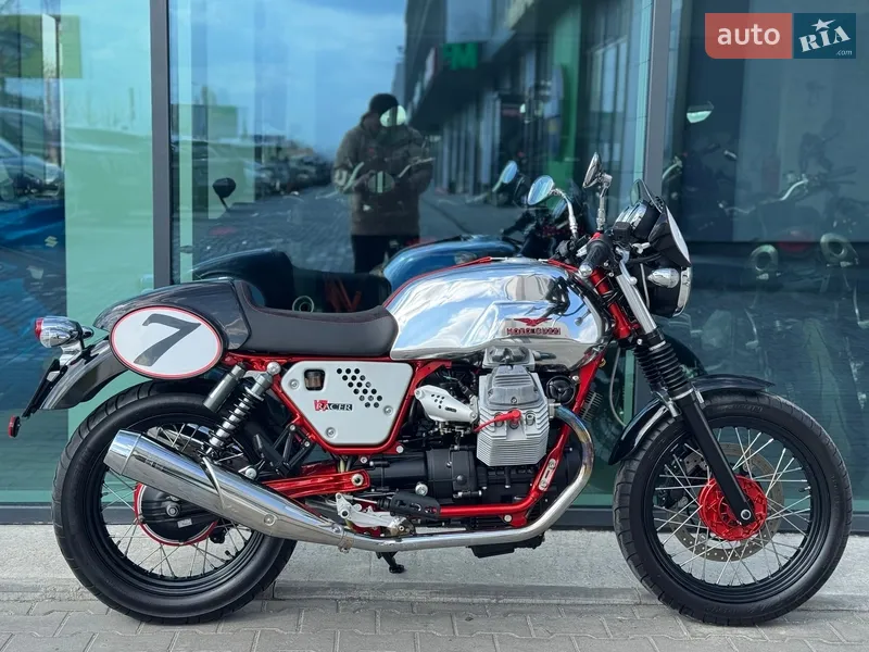 Moto Guzzi V7 Racer 2011