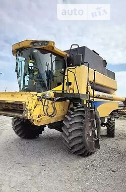Комбайн зерноуборочный New Holland CSX 2011 в Василькове