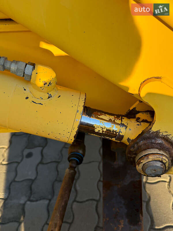 Екскаватор навантажувач New Holland LB95B-4PT 2003 в Львові