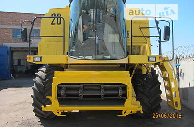 Комбайн зернозбиральний New Holland TX 66 2005 в Вінниці