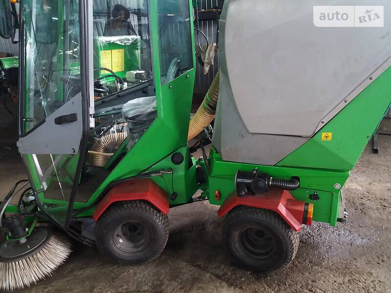 Уборочная машина Nilfisk Park Ranger 2007 в Киеве фото Уборочная машина Nilfisk Park Ranger 2007 в Киеве