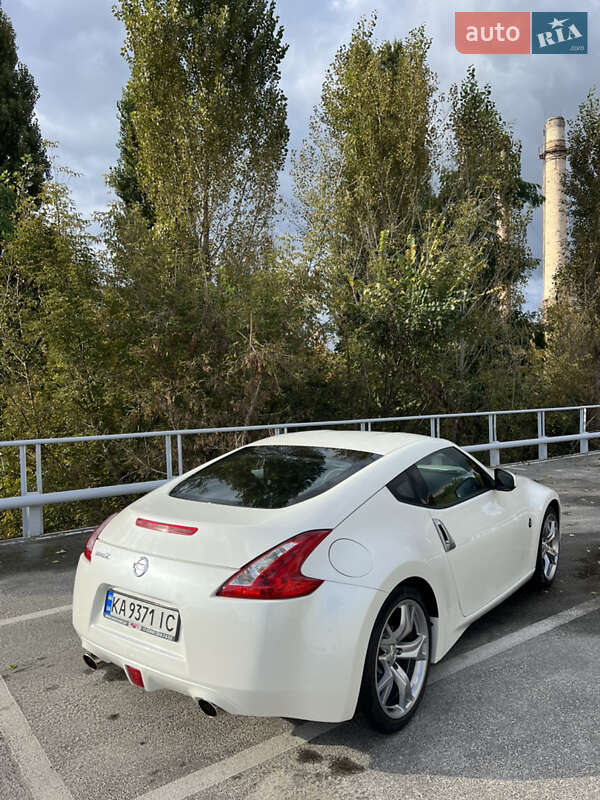 Купе Nissan 370Z 2016 в Києві фото 9 Купе Nissan 370Z 2016 в Києві