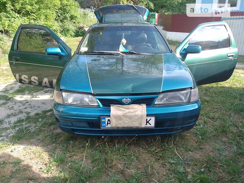 Хэтчбек Nissan Almera Classic 1996 в Могилев-Подольске