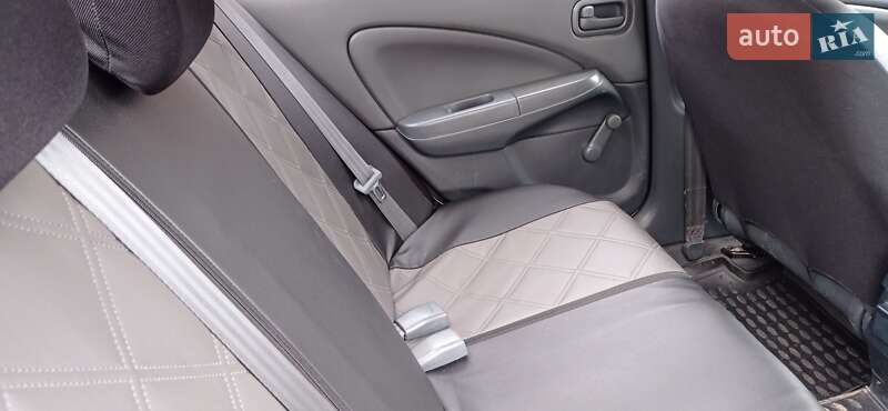 Седан Nissan Almera Classic 2007 в Звягеле