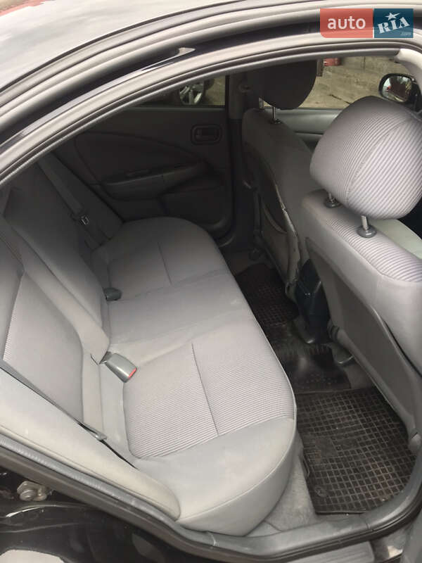 Седан Nissan Almera Classic 2006 в Львове