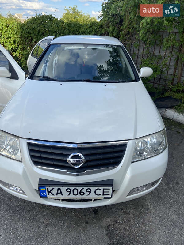 Седан Nissan Almera Classic 2012 в Нових Петрівцях