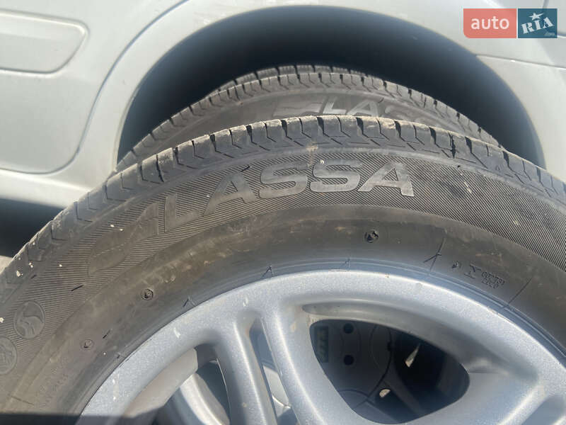 Седан Nissan Almera Classic 2012 в Нових Петрівцях