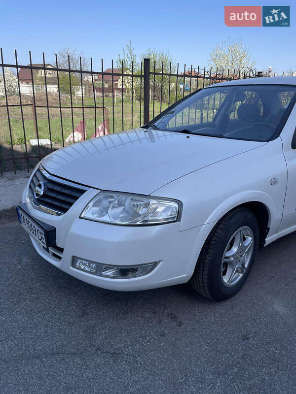 Седан Nissan Almera Classic 2012 в Нових Петрівцях