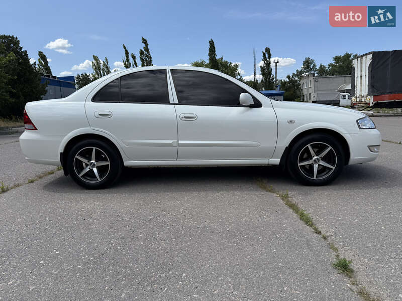 Седан Nissan Almera Classic 2012 в Кременчуге