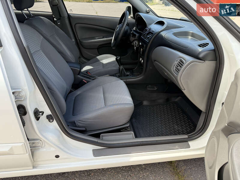 Седан Nissan Almera Classic 2012 в Кременчуге