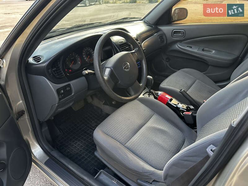 Седан Nissan Almera Classic 2006 в Киеве
