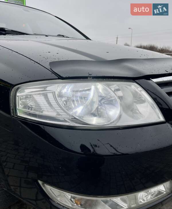 Седан Nissan Almera Classic 2006 в Днепре