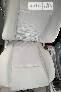 Хэтчбек Nissan Almera Tino 2004 в 