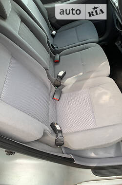 Хэтчбек Nissan Almera Tino 2004 в 
