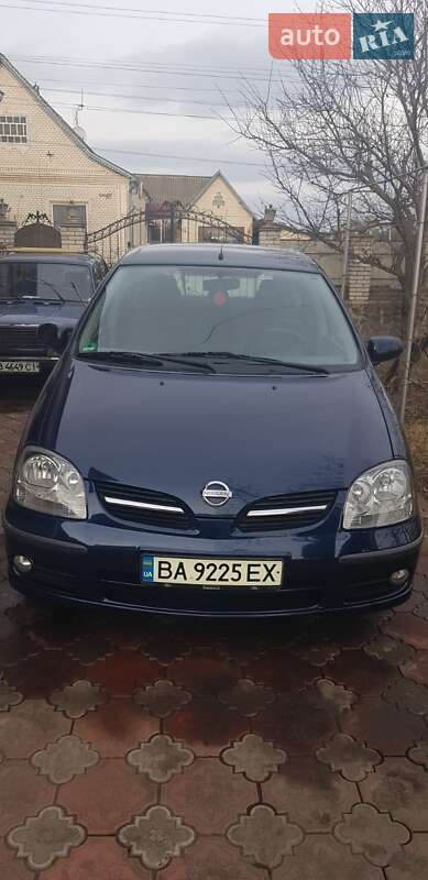 Nissan Almera Tino 2004