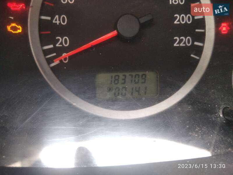 Минивэн Nissan Almera Tino 2005 в Львове