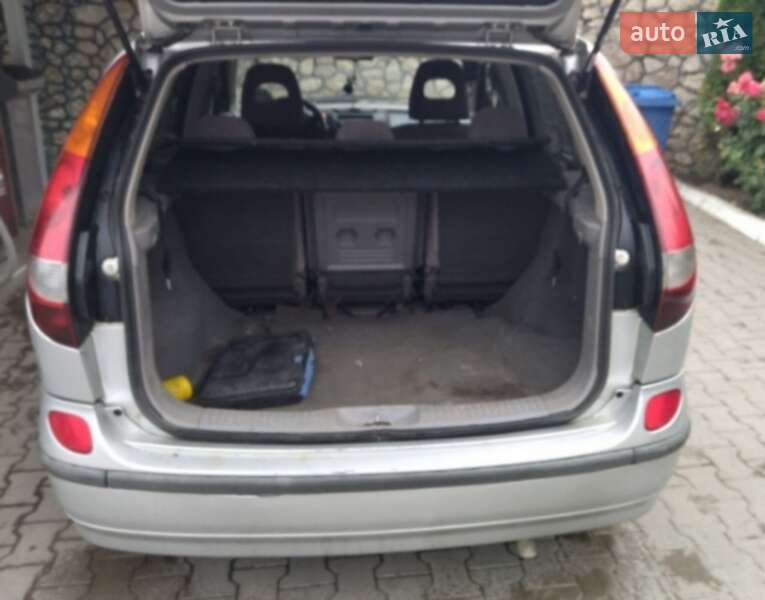 Минивэн Nissan Almera Tino 2001 в Волочиске