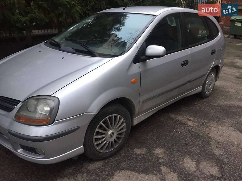 Nissan Almera Tino 2005