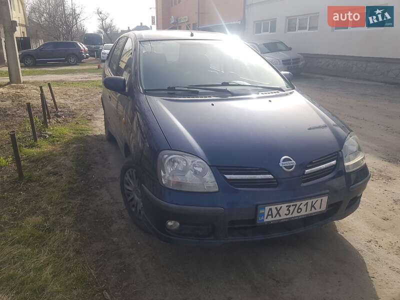 Nissan Almera Tino 2004