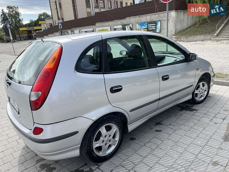 Nissan Almera Tino 2005