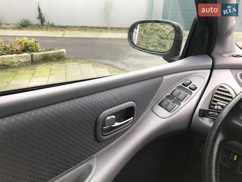 Минивэн Nissan Almera Tino 2004 в Киеве