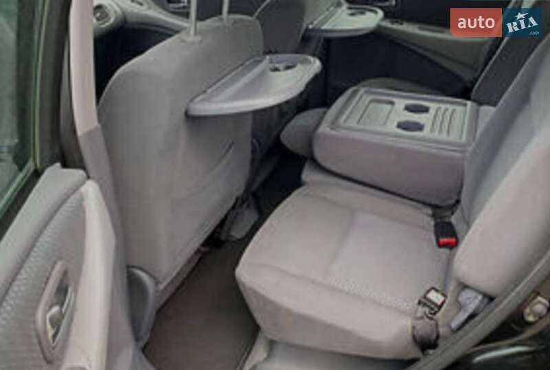 Минивэн Nissan Almera Tino 2004 в Шпитьках